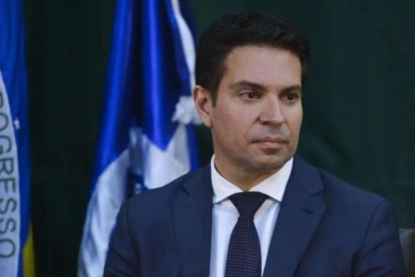 Ramagem propôs abrir procedimentos contra os auditores da Receita, dirigida por Tostes %u2014 elogiado por Bolsonaro/Crédito: Valter Campanato/Agência Brasil Ramagem propôs abrir procedimentos contra os auditores da Receita, dirigida por Tostes %u2014 elogiado por Bolsonaro/Crédito: Valter Campanato/Agência Brasil