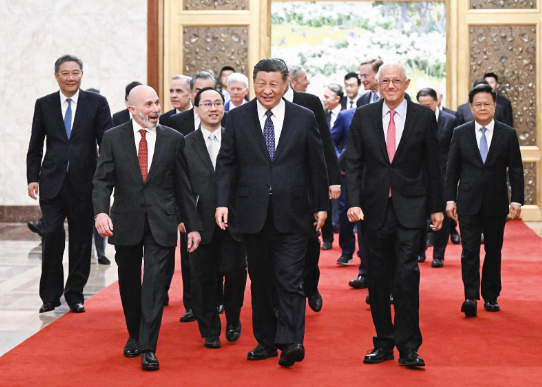 Xi Jinping reúne-se com representantes das comunidades empresarial, estratégica e acadêmica dos EUA no Grande Palácio do Povo em Beijing, capital da China, em 27 de março de 2024