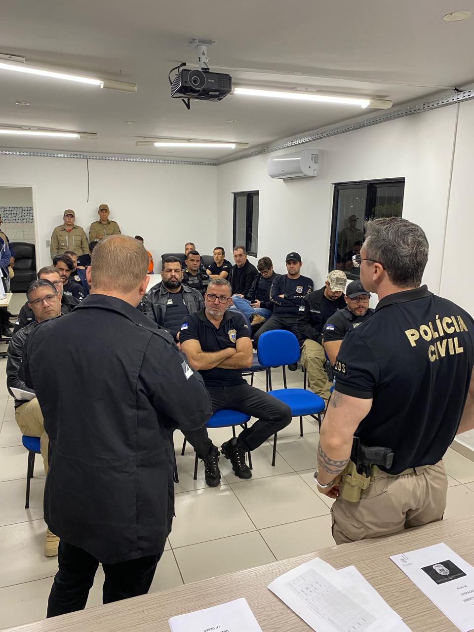 Policiais participam de ação contra organização criminosa/Foto: Polícia Civil Policiais participam de ação contra organização criminosa/Foto: Polícia Civil