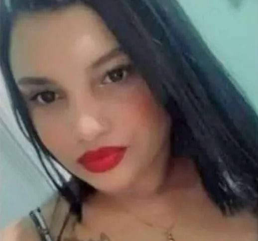 A vítima, identificada como Rebeca Alves de Souza, de 25 anos, foi morta com um disparo de revólver calibre 38/Foto: Reprodução/Redes Sociais A vítima, identificada como Rebeca Alves de Souza, de 25 anos, foi morta com um disparo de revólver calibre 38/Foto: Reprodução/Redes Sociais