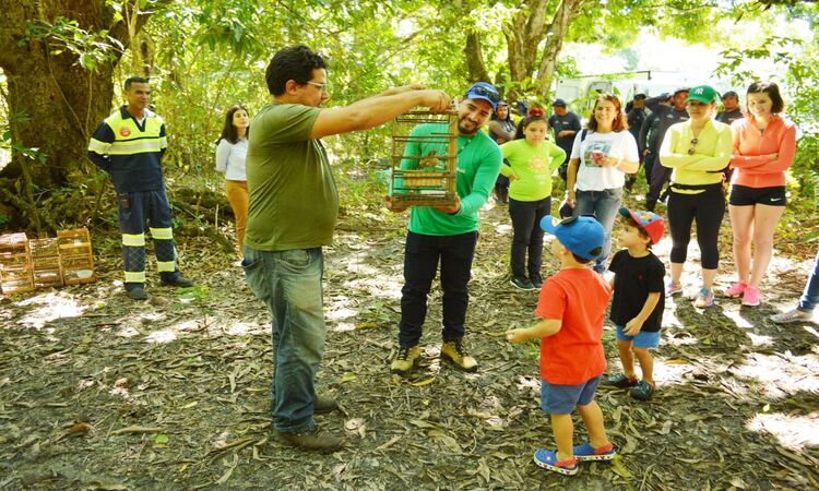 A soltura é uma excelente oportunidade de aprendizado e conscientização, sobre cuidados com a natureza e com os animais, para as crianças neste período de férias escolares/Foto:Raquel Correia/AGRP A soltura é uma excelente oportunidade de aprendizado e conscientização, sobre cuidados com a natureza e com os animais, para as crianças neste período de férias escolares/Foto:Raquel Correia/AGRP