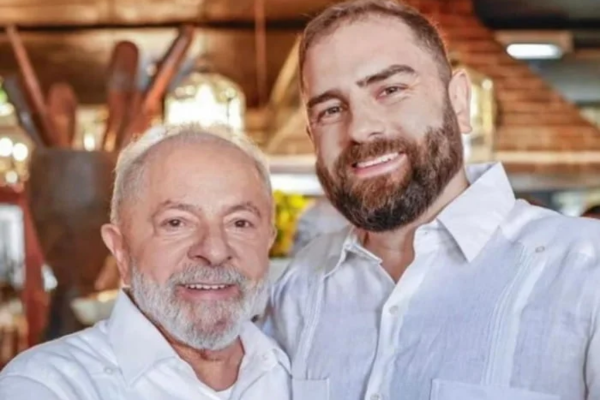 Lula e o seu filho Luís Cláudio Lula da Silva/Crédito: Ricardo Stuckert/ Presidência Lula e o seu filho Luís Cláudio Lula da Silva/Crédito: Ricardo Stuckert/ Presidência