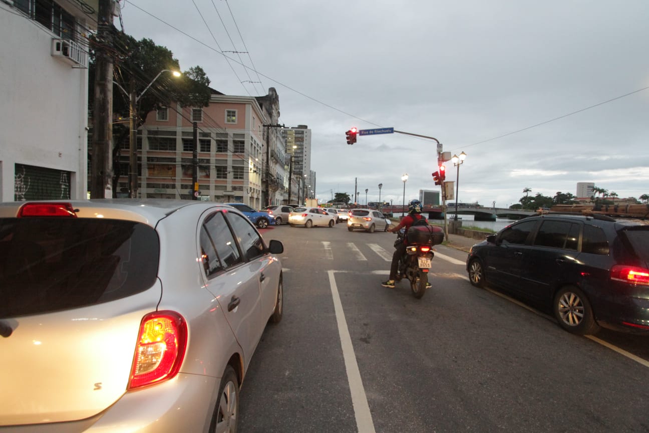 A partir das 3h30 até as 17h do domingo (21), haverá proibição de estacionamento na Rua da Aurora/Foto: Priscilla Melo/DP A partir das 3h30 até as 17h do domingo (21), haverá proibição de estacionamento na Rua da Aurora/Foto: Priscilla Melo/DP