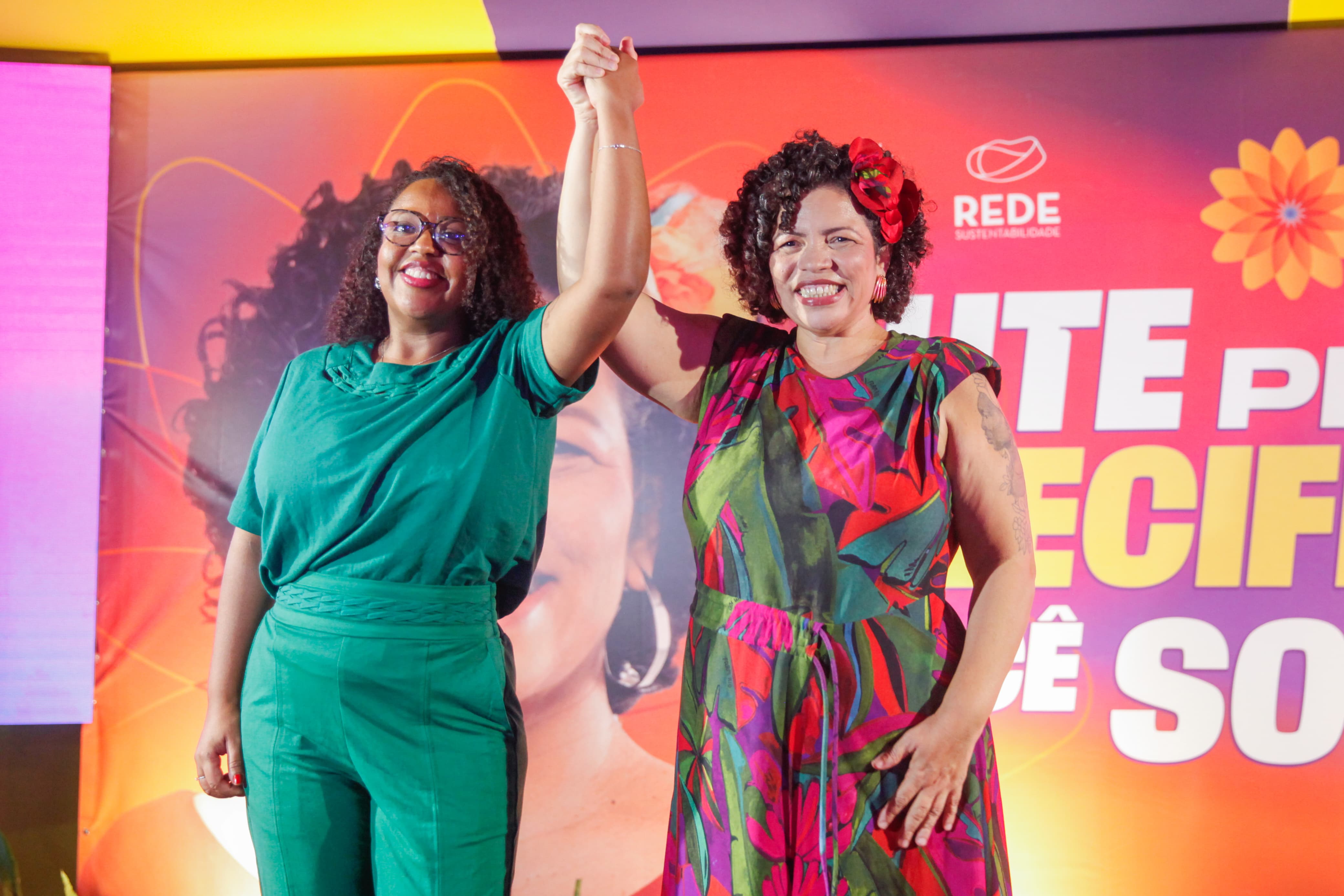 Dani Portela (PSOL) [dir] e Alice Gabino (Rede) [esq] oficializam suas candidaturas à prefeita e vice-prefeita do Recife/Sandy James/DP