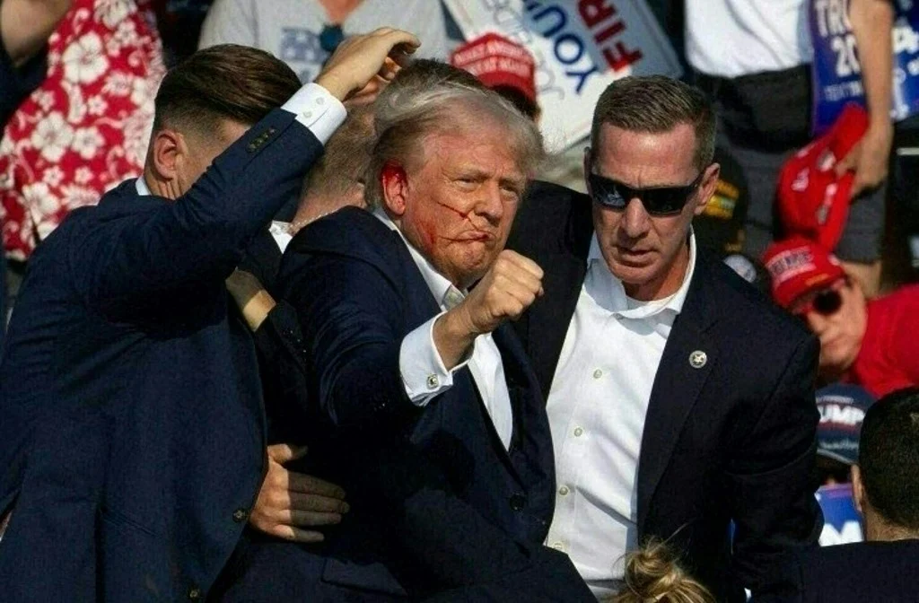 Foto: Rebecca Droke/AFP/Donald Trump foi ferido durante comício na Pensilvânia Foto: Rebecca Droke/AFP/Donald Trump foi ferido durante comício na Pensilvânia