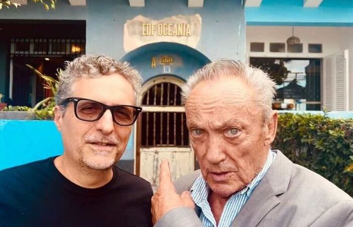 /Kleber Mendonça Filho e Udo Kier em frente ao Edf. Oceania. Foto/reprodução: redes sociais /Kleber Mendonça Filho e Udo Kier em frente ao Edf. Oceania. Foto/reprodução: redes sociais