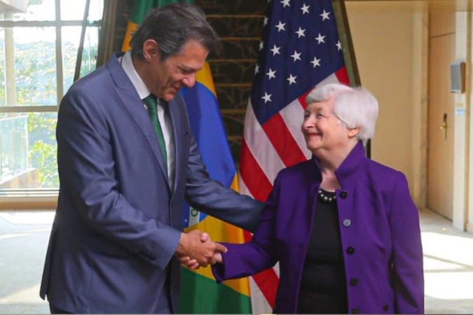 O encontro bilateral aconteceu em um hotel na Zona Sul do Rio de Janeiro, às margens das reuniões oficiais, que acontecem entre quinta e sexta-feira/foto: Reprodução/ Twitter O encontro bilateral aconteceu em um hotel na Zona Sul do Rio de Janeiro, às margens das reuniões oficiais, que acontecem entre quinta e sexta-feira/foto: Reprodução/ Twitter