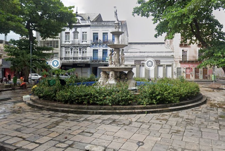 De acordo com a Polícia Civil de Pernambuco (PCPE), a vítima estava na praça quando foi atingida pelos disparos/Foto: Reprodução/Google Street View De acordo com a Polícia Civil de Pernambuco (PCPE), a vítima estava na praça quando foi atingida pelos disparos/Foto: Reprodução/Google Street View