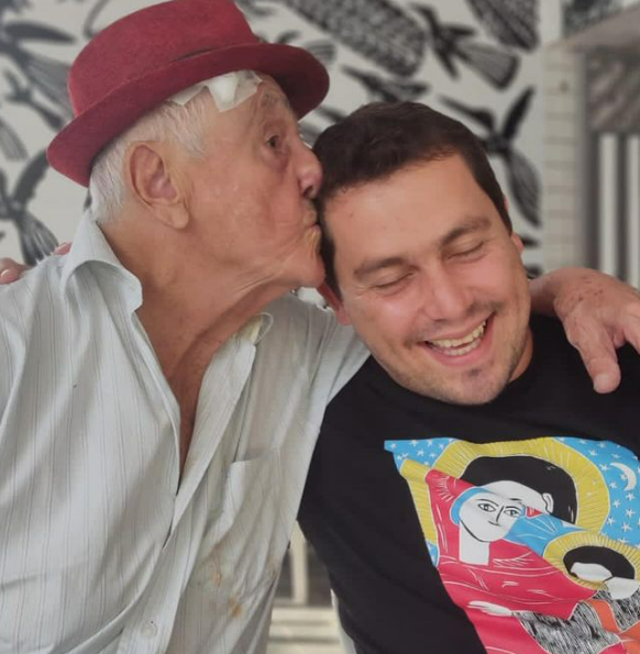 J. Borges com o filho Pablo/@ateliepabloborges via Instagram J. Borges com o filho Pablo/@ateliepabloborges via Instagram