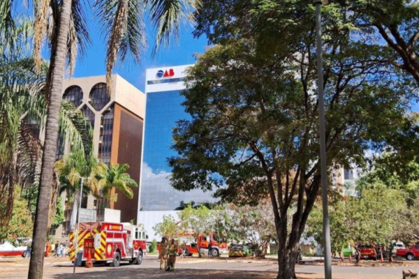 Incêndio atinge prédio da OAB na manhã deste sábado (27/7)/Crédito: Ricardo Daehn / CB / D.A Press Incêndio atinge prédio da OAB na manhã deste sábado (27/7)/Crédito: Ricardo Daehn / CB / D.A Press