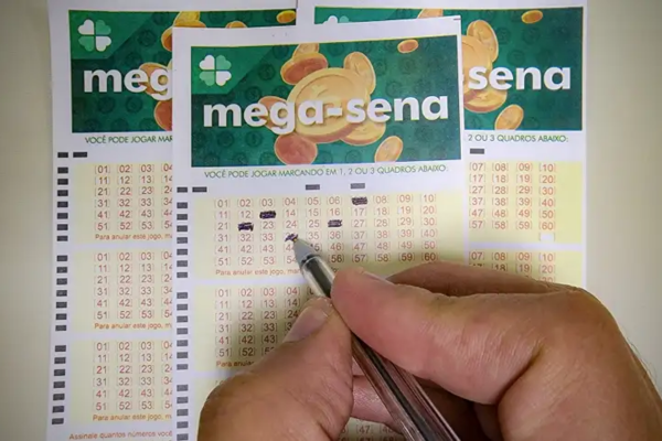 O próximo sorteio da Mega-Sena está marcado para terça-feira (30)/Crédito: Rafa Neddermeyer/Agência Brasil/Arquivo