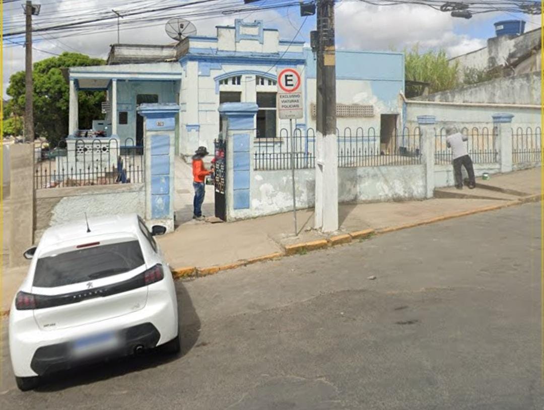 Os envolvidos e as armas foram levados para a delegacia regional de Garanhuns para serem tomadas as medidas cabíveis/Foto: Reprodução/Google Street View Os envolvidos e as armas foram levados para a delegacia regional de Garanhuns para serem tomadas as medidas cabíveis/Foto: Reprodução/Google Street View