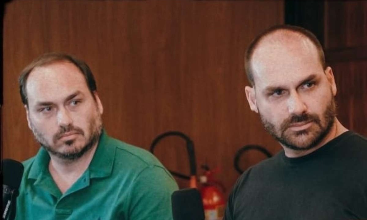 Os irmãos Carlos e Eduardo Bolsonaro/foto: Divulgação/Ação Conservadora Os irmãos Carlos e Eduardo Bolsonaro/foto: Divulgação/Ação Conservadora