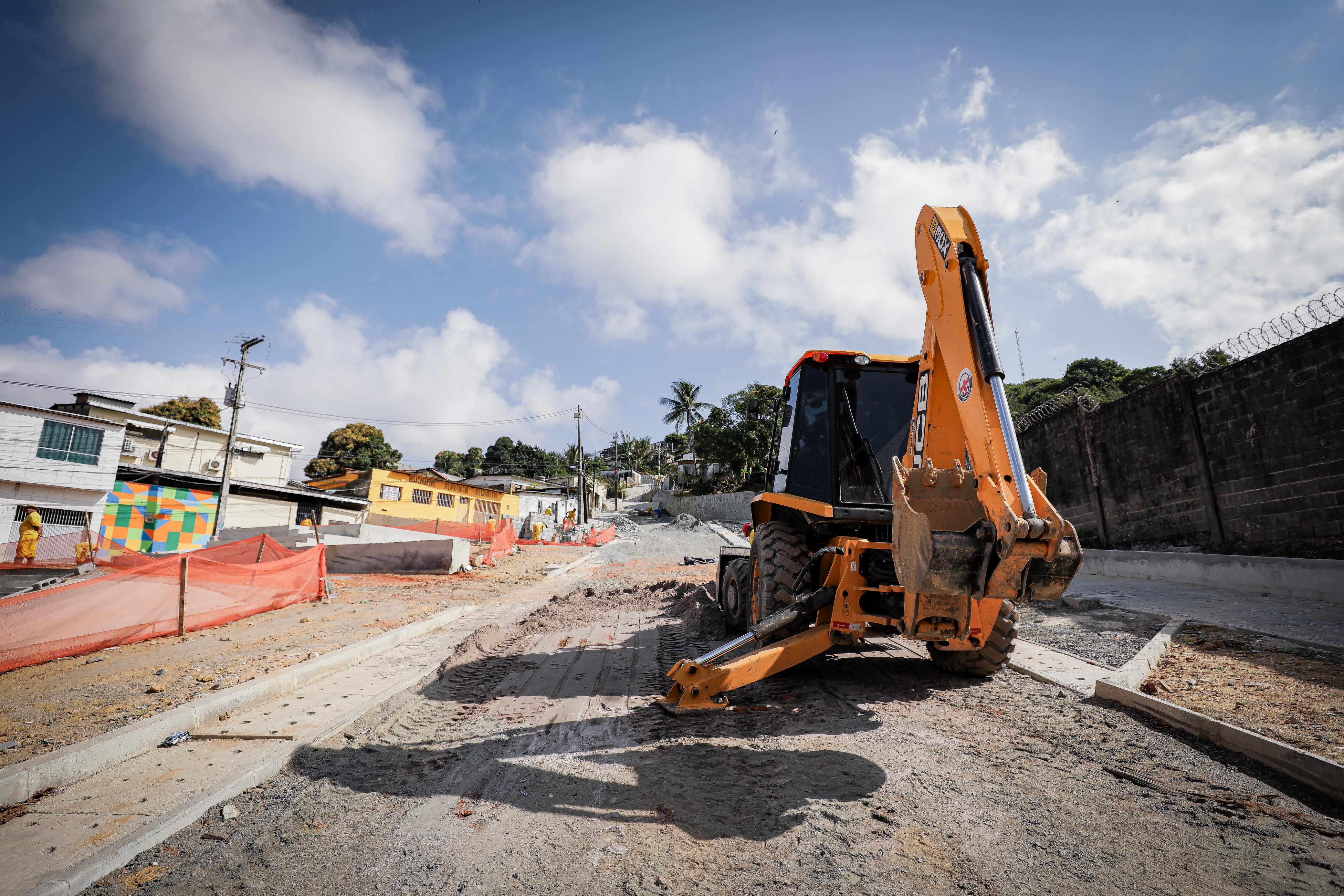 Os servi&ccedil;os s&atilde;o feitos pela Autarquia de Manuten&ccedil;&atilde;o e Limpeza Urbana do Recife (Emlurb)/Foto: Edson Holanda/Prefeitura do Recife