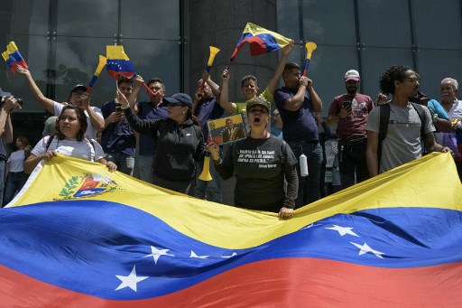 Na Venezuela, milhares saíram às ruas em protesto e para pedir a recontagem de votos/Foto: YURI CORTEZ / AFP Na Venezuela, milhares saíram às ruas em protesto e para pedir a recontagem de votos/Foto: YURI CORTEZ / AFP
