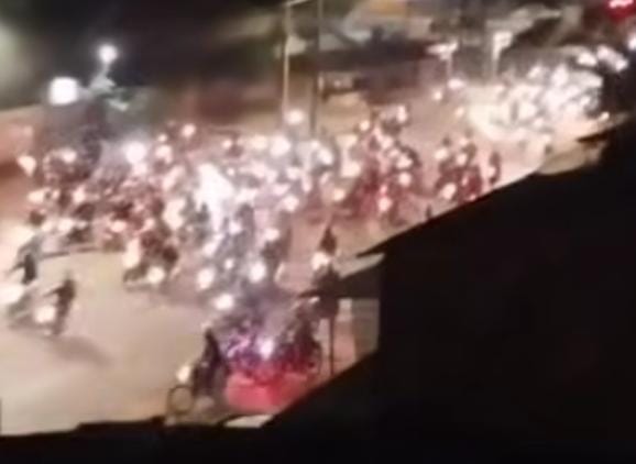 Um vídeo que circula nas redes sociais mostra os jovens percorrendo a Avenida Belmino Correia com as motos com canos de escapes adulterados, a fim de fazer barulho por onde passam/Foto: Reprodução/Instagram Um vídeo que circula nas redes sociais mostra os jovens percorrendo a Avenida Belmino Correia com as motos com canos de escapes adulterados, a fim de fazer barulho por onde passam/Foto: Reprodução/Instagram