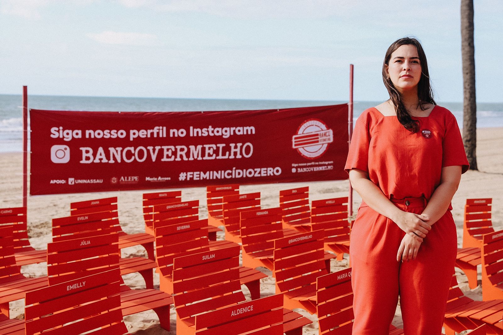 Em cada banco, será possível obter meios de informação que possibilitem identificar os sinais de violência, denunciar a agressão e garantir suporte para a vítima/Foto: Divulgação Em cada banco, será possível obter meios de informação que possibilitem identificar os sinais de violência, denunciar a agressão e garantir suporte para a vítima/Foto: Divulgação