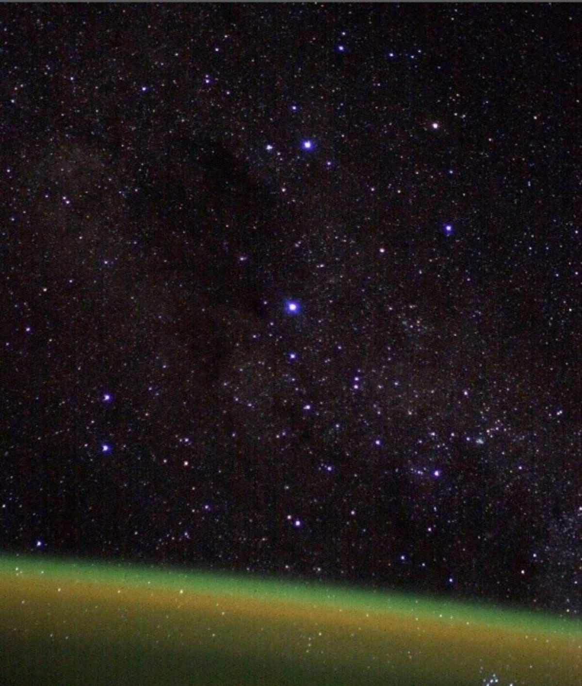 Astronauta Donald Pettit, em 2003, que não tem como ser repetida. Ele usou uma Nikon-Kodak 760, com 30 segundos de exposição e ISO 400