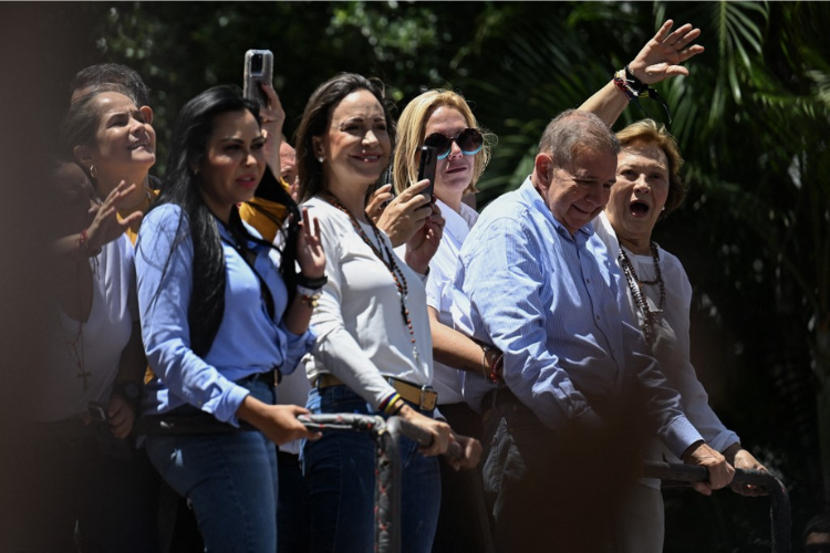 Machado e González Urrutia apareceram em público pela última vez na terça-feira/Crédito: JUAN BARRETO / AFP