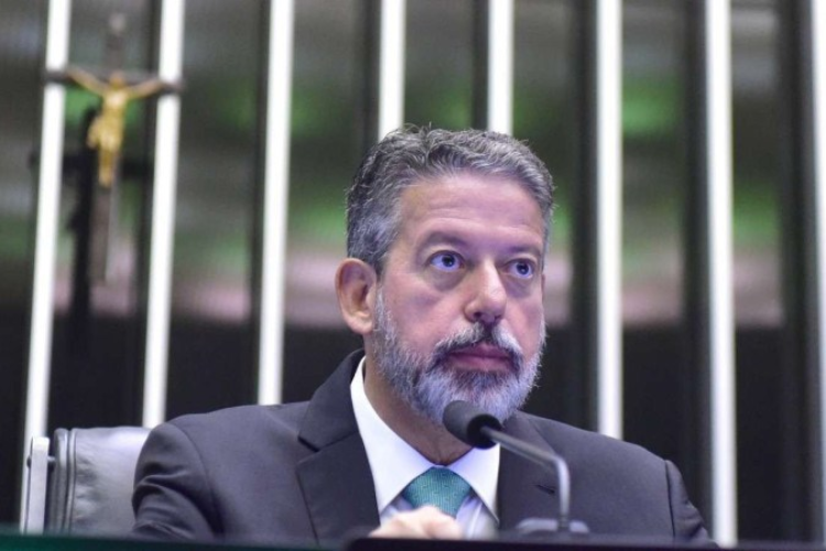O presidente da Câmara, Arthur Lira (PP-AL), avalia com consultoria jurídica da Casa recurso que será apresentado/Crédito: Zeca Ribeiro/Agência Câmara O presidente da Câmara, Arthur Lira (PP-AL), avalia com consultoria jurídica da Casa recurso que será apresentado/Crédito: Zeca Ribeiro/Agência Câmara