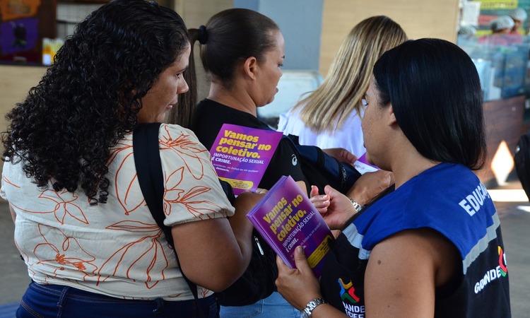 A a&ccedil;&atilde;o teve como foco orientar a popula&ccedil;&atilde;o de como realizar a den&uacute;ncia dessa pr&aacute;tica criminosa/Foto: Paulo Maciel/Grande Recife Cons&oacute;rcio