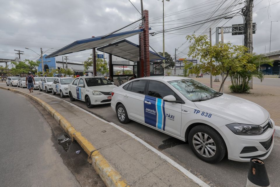 At&eacute; o decreto, o servi&ccedil;o era prestado por ve&iacute;culos das categorias hatchs, sed&atilde;s, station wagon, minivans e suvs/Foto: Reprodu&ccedil;&atilde;o/Facebook