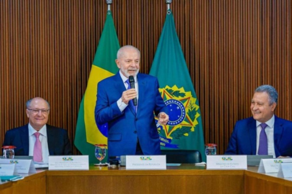 Presidente Lula durante a abertura da reunião ministerial. Encontro com 37 dos 38 ministros deve durar o dia todo