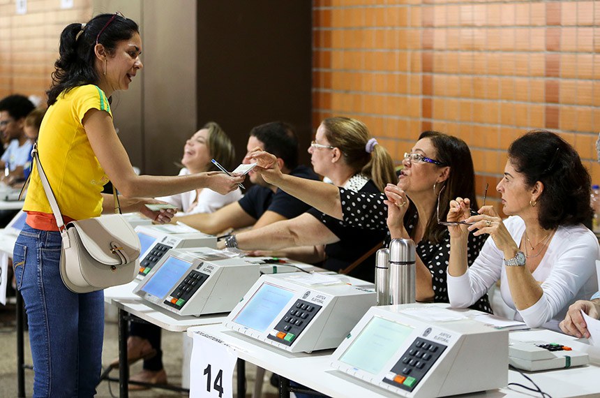 Mesários têm direito a dois dias de folga para cada dia trabalhado/foto: Marcelo Camargo/Agência Brasil Mesários têm direito a dois dias de folga para cada dia trabalhado/foto: Marcelo Camargo/Agência Brasil