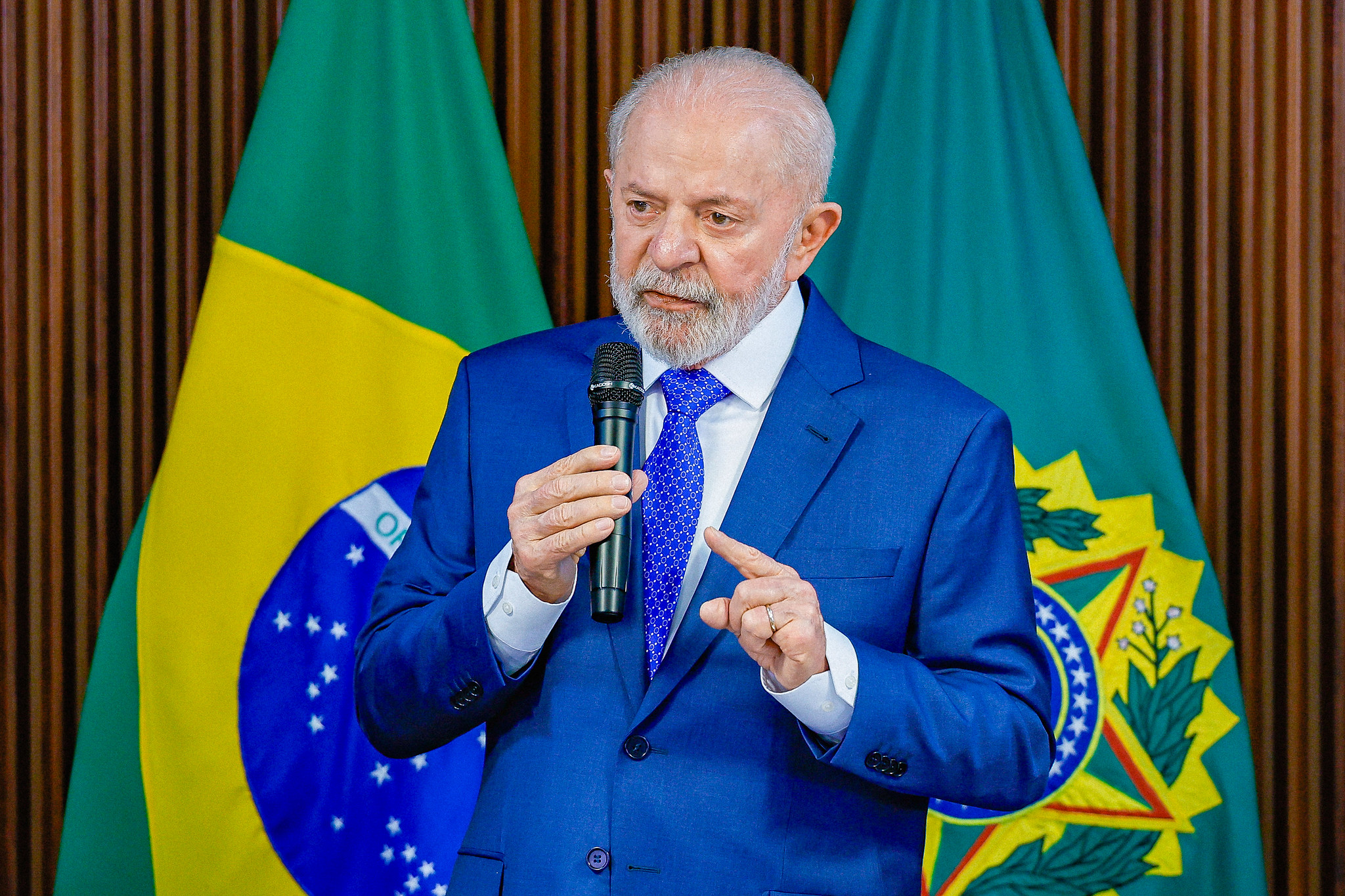 Mais cedo, Lula pediu um minuto de silêncio em solidariedade às vítimas/foto: Ricardo Stuckert / PR Mais cedo, Lula pediu um minuto de silêncio em solidariedade às vítimas/foto: Ricardo Stuckert / PR