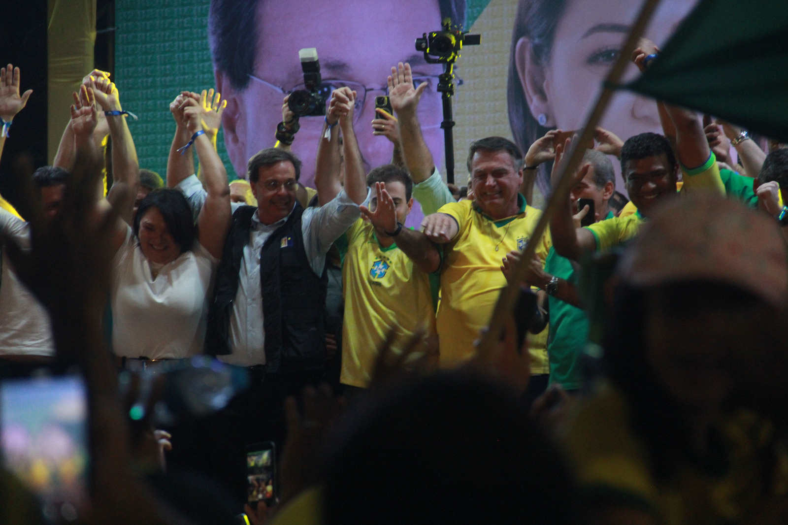 O candidato à Prefeitura do Recife, Gilson Machado, dividiu palanque com o ex-presidente Jair Bolsonaro e apoiadores no Clube Português