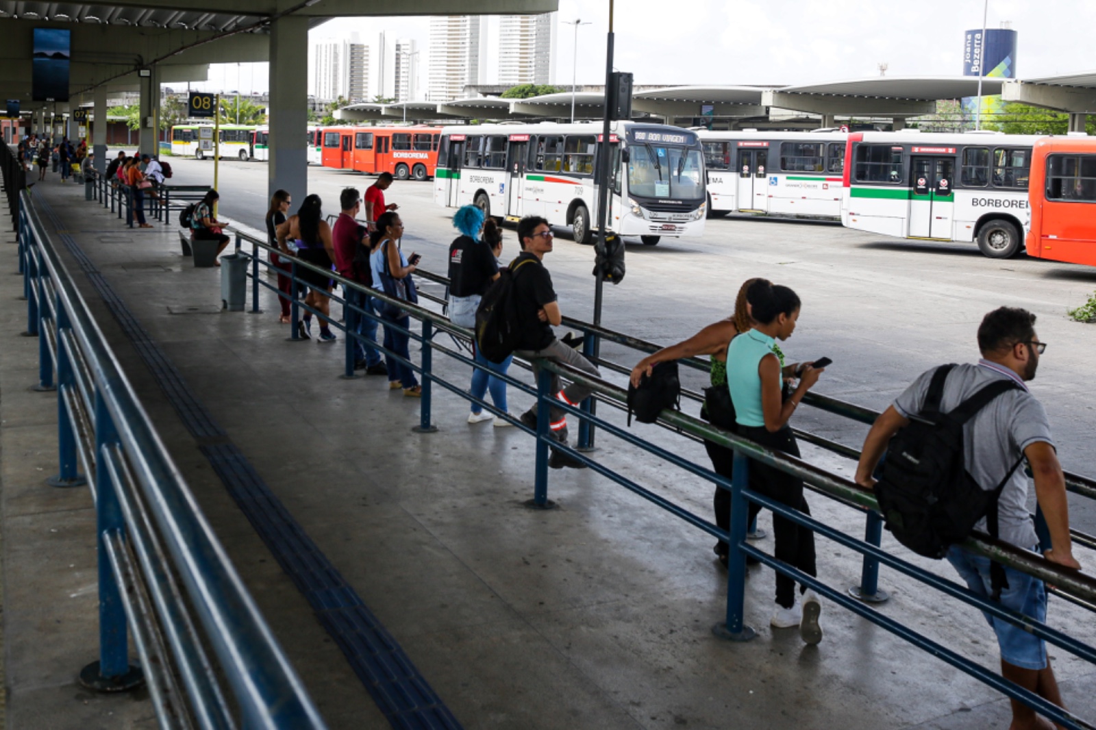 Passageiros estão presos nos terminais de ônibus/Foto: Rafael Vieira/DP Passageiros estão presos nos terminais de ônibus/Foto: Rafael Vieira/DP