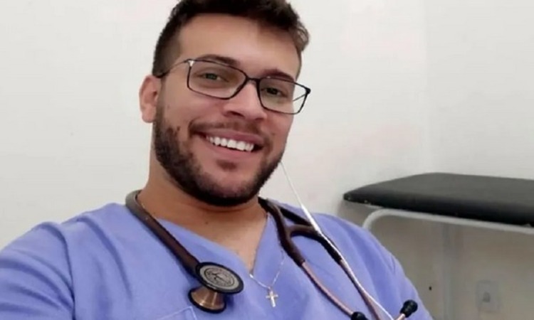 Ele já teria sido preso anteriormente por agressões contra a vítima e foi indiciado pela Polícia Civil por exercício ilegal da medicina e falsidade ideológica/Foto: Reprodução/Redes sociais Ele já teria sido preso anteriormente por agressões contra a vítima e foi indiciado pela Polícia Civil por exercício ilegal da medicina e falsidade ideológica/Foto: Reprodução/Redes sociais