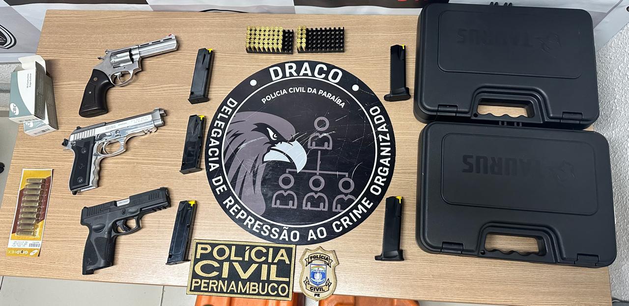 Armas, munições e documentos foram apreendidos/Foto: Polícia Civil de PE Armas, munições e documentos foram apreendidos/Foto: Polícia Civil de PE