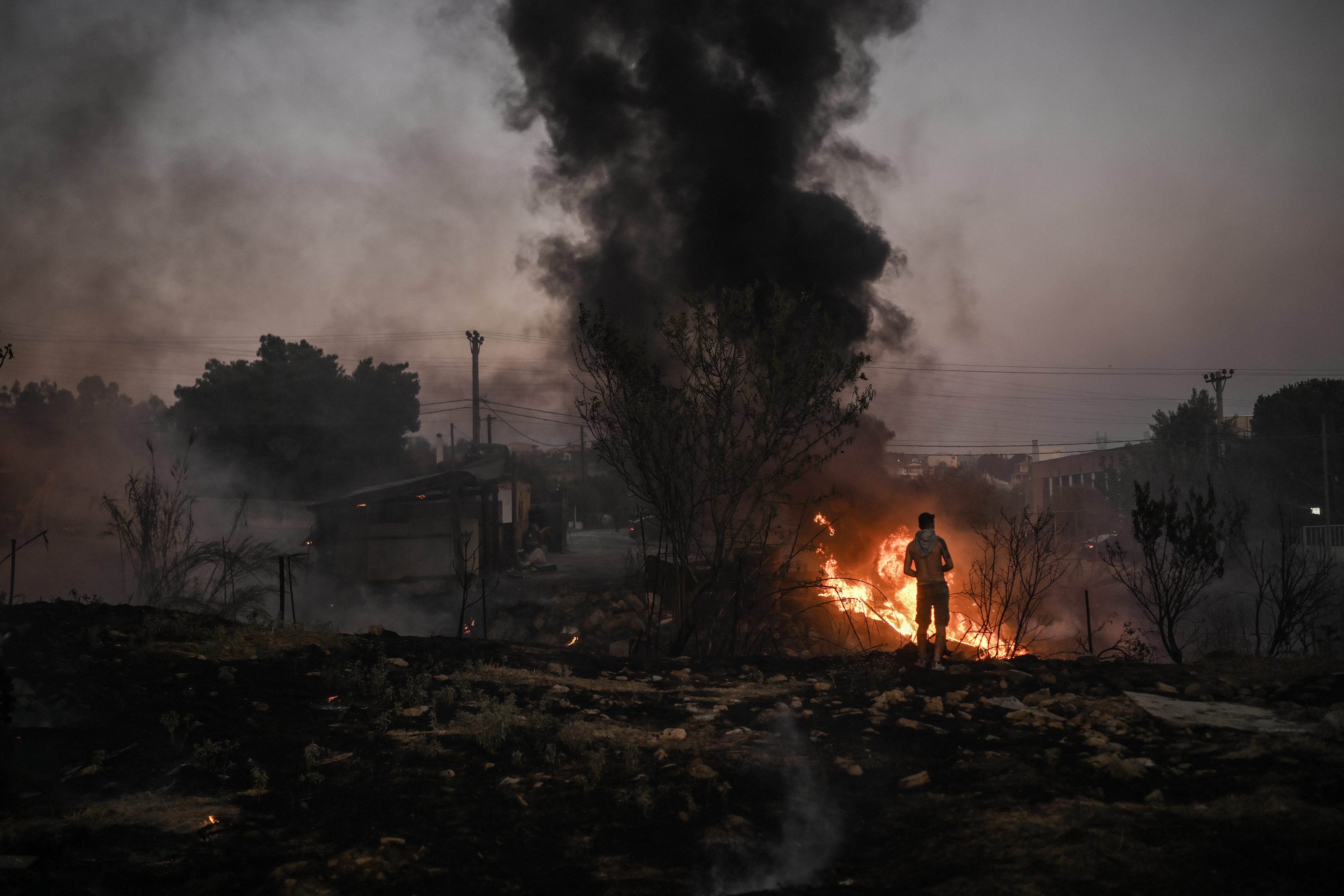 O Ministério da Proteção Civil da Grécia tinha alertado que metade do país corria um elevado risco de incêndio até pelo menos 15 de agosto/foto: Angelos TZORTZINIS / AFP O Ministério da Proteção Civil da Grécia tinha alertado que metade do país corria um elevado risco de incêndio até pelo menos 15 de agosto/foto: Angelos TZORTZINIS / AFP