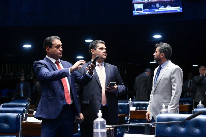 O presidente da CCJ, Davi Alcolumbre (no centro da foto), também defendeu a proposta e criticou ter sido batizada de PEC da Anistia/Foto: Jefferson Rudy/Agência Senado