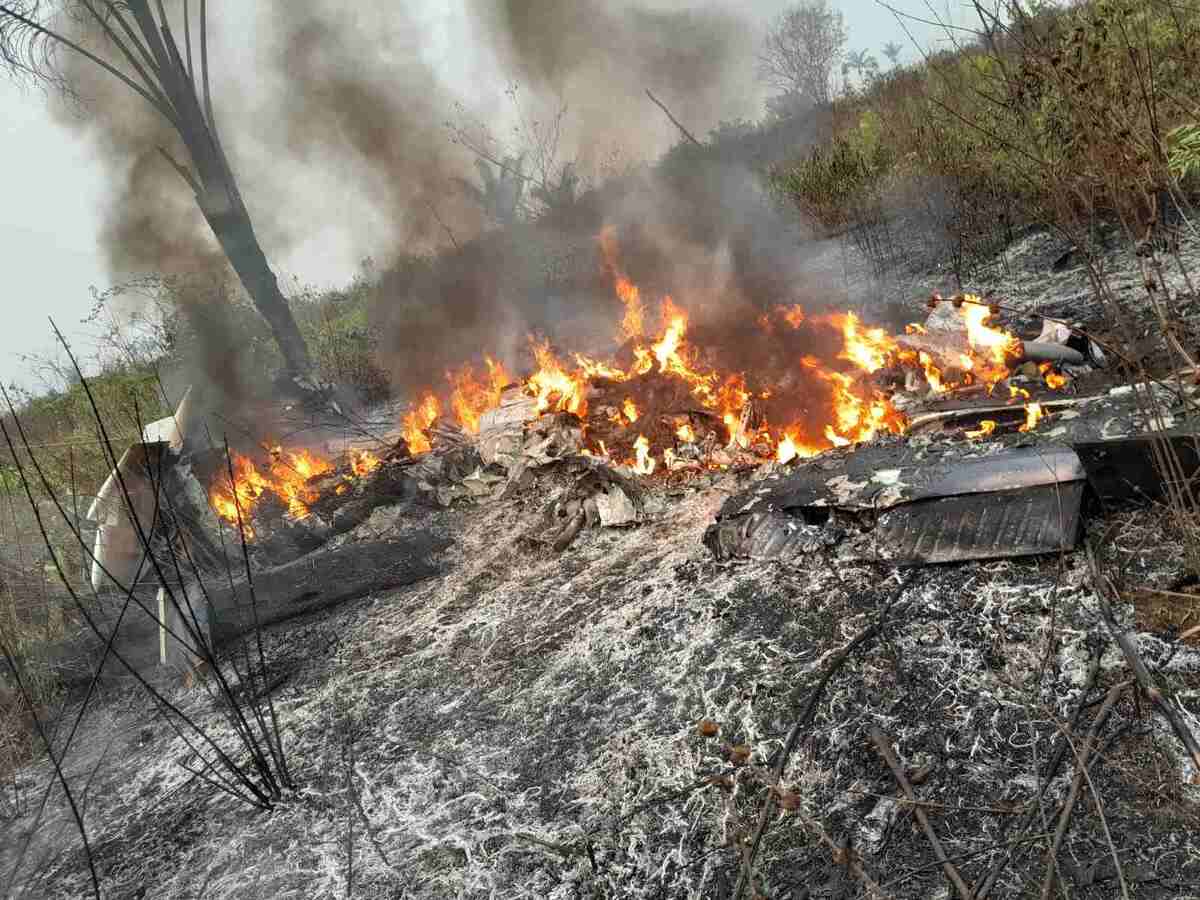 Avião caiu na manhã desta quinta-feira (15/8) em uma área de mata/Foto: Divulgação/PJC