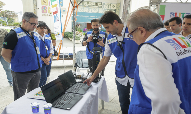 O objetivo da blitz foi verificar a qualidade do sinal e da taxa de download das faixas 4G e 5G/Foto: Rafael Vieira/DP foto
