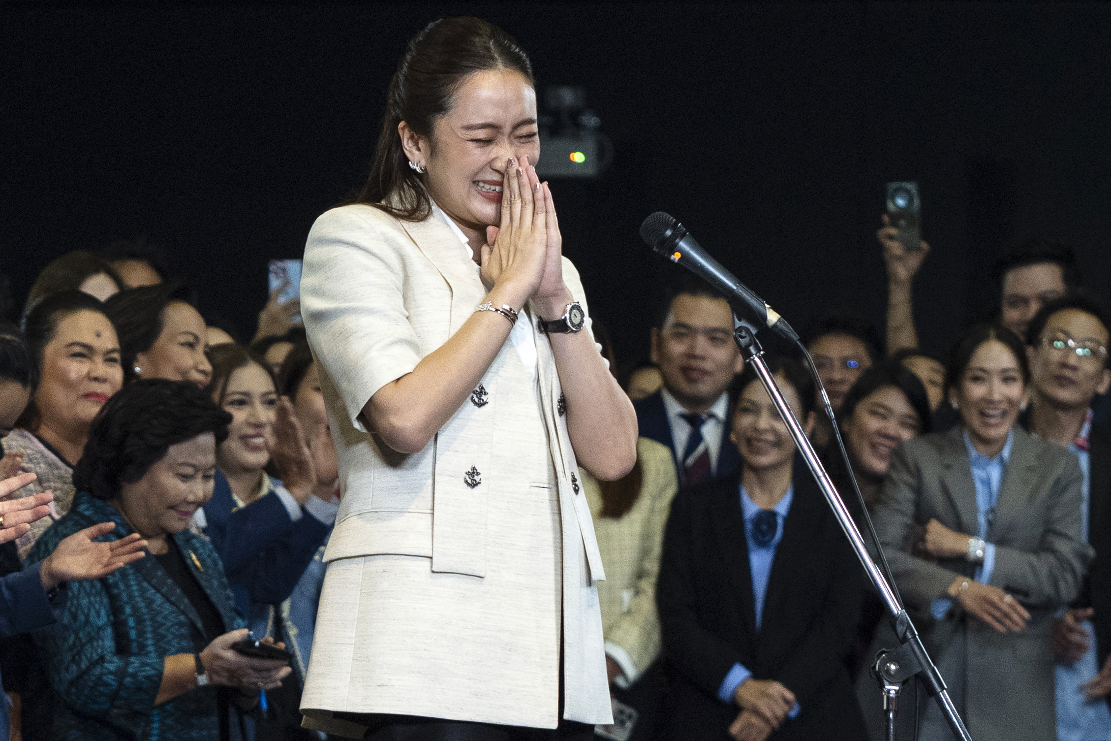 A nova primeira-ministra da Tailândia, Paetongtarn Shinawatra/Foto: Chanakarn Laosarakham / AFP