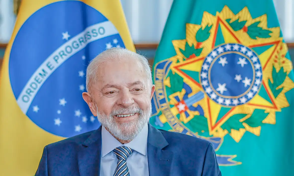 "Doía, e eu quero dizer para vocês: eu tinha dificuldade de tomar água. Ao mesmo tempo, eu estou feliz que estou aqui. Vivo", disse Lula/foto: EBC