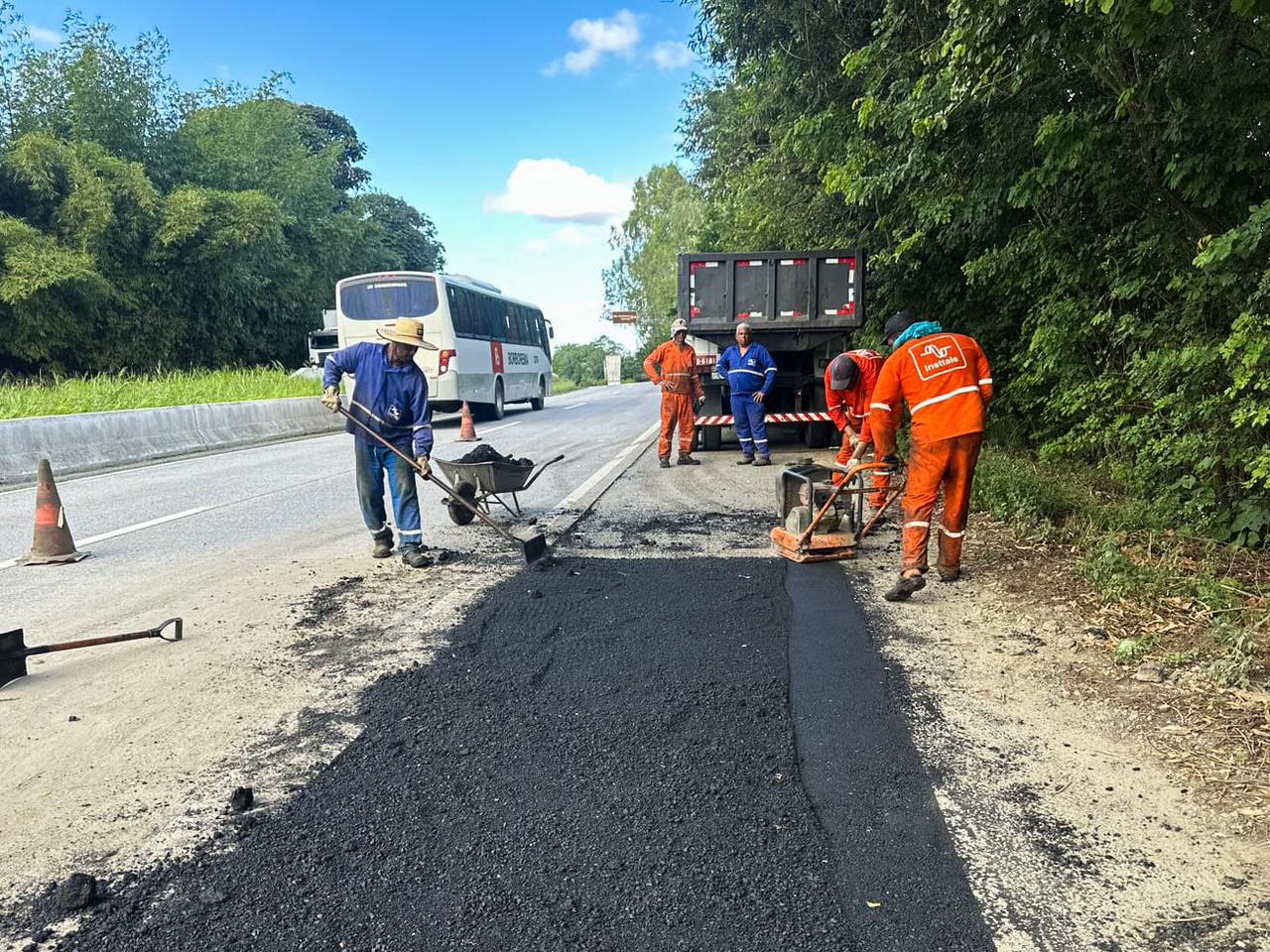 Operários requalificam rodovias no Estado/Foto: Governo de Pernambuco