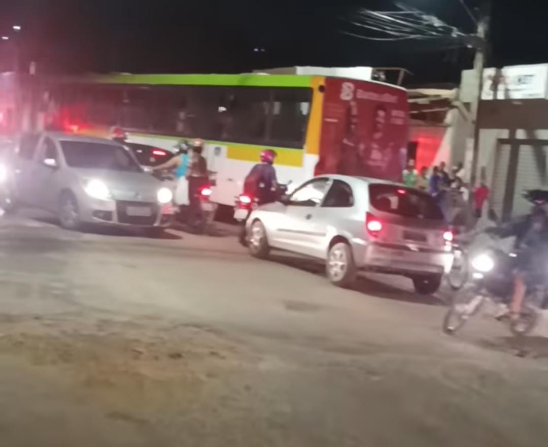 or conta do incidente causado nesta terça-feira, três pessoas precisaram ser socorridas pelo Corpo de Bombeiros/Foto: Reprodução/Instagram or conta do incidente causado nesta terça-feira, três pessoas precisaram ser socorridas pelo Corpo de Bombeiros/Foto: Reprodução/Instagram