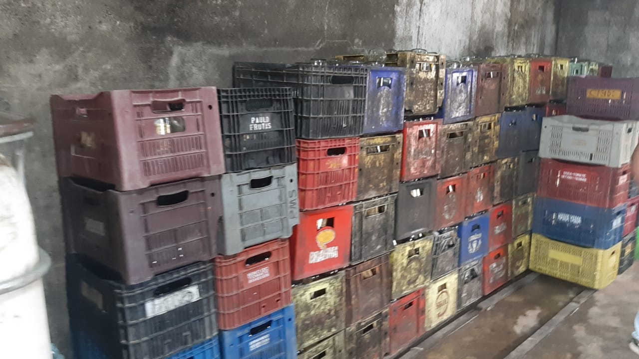 Fábrica clandestina de bebidas foi fechada/Foto: Polícia Civil Fábrica clandestina de bebidas foi fechada/Foto: Polícia Civil