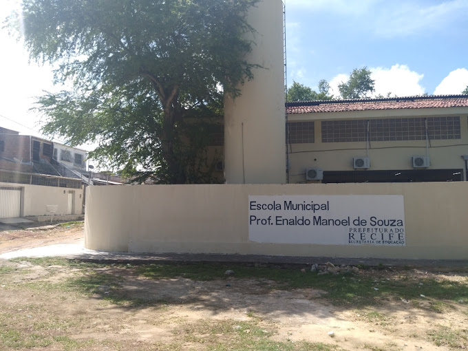 A escola, que tem cerca de 400 alunos matriculados, suspendeu as aulas no turno da manhã/Foto: Reprodução/Google Street View A escola, que tem cerca de 400 alunos matriculados, suspendeu as aulas no turno da manhã/Foto: Reprodução/Google Street View