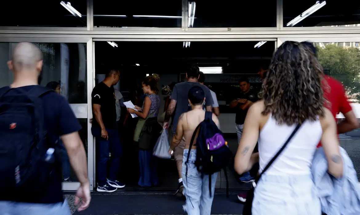 Cerca de 1 milhão de pessoas fizeram as provas no último domingo (18)/foto: Tânia Rêgo/Agência Brasil Cerca de 1 milhão de pessoas fizeram as provas no último domingo (18)/foto: Tânia Rêgo/Agência Brasil