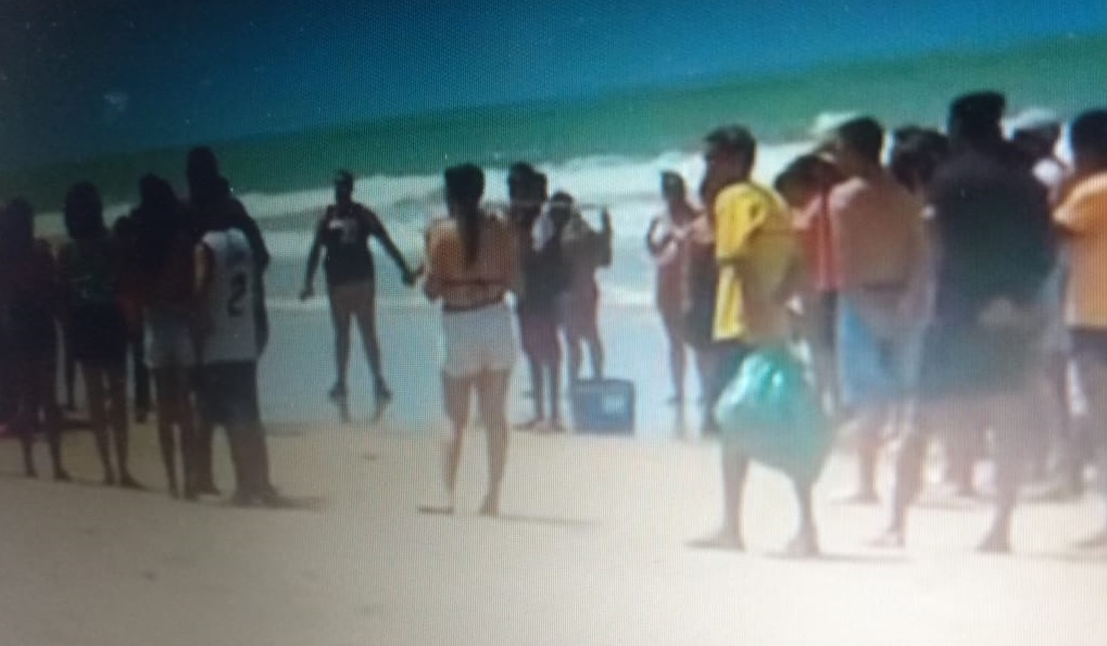 Resgate de pessoa no mar chamou a atenção em Boa Viagem/Foto: Redes Sociais Resgate de pessoa no mar chamou a atenção em Boa Viagem/Foto: Redes Sociais