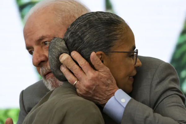 Lula e Marina estiveram em uma reunião de emergência na sede do Ibama/Crédito: Marcelo Camargo/Agência Brasil Lula e Marina estiveram em uma reunião de emergência na sede do Ibama/Crédito: Marcelo Camargo/Agência Brasil