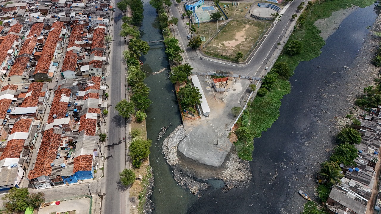 A Ponte do Arruda será erguida em concreto armado nas fundações e em estrutura metálica na superestrutura, medindo 36 m de comprimento por 14m de largura, com duas faixas de rolamento totalizando 7m, ciclovia ao lado do rio Beberibe e 5m de calçadas/Foto: Wagner Ramos/Prefeitura do Recife A Ponte do Arruda será erguida em concreto armado nas fundações e em estrutura metálica na superestrutura, medindo 36 m de comprimento por 14m de largura, com duas faixas de rolamento totalizando 7m, ciclovia ao lado do rio Beberibe e 5m de calçadas/Foto: Wagner Ramos/Prefeitura do Recife