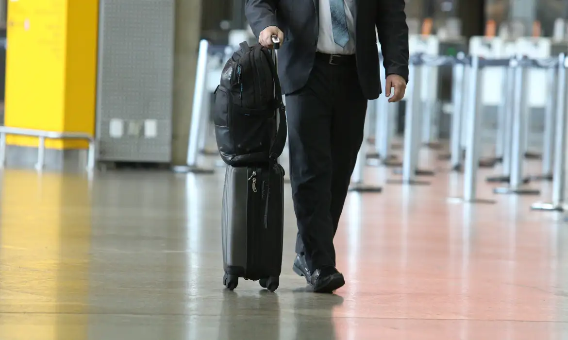 Homem desembarcou no último domingo com sintomas da doença/foto: Rovena Rosa/Agência Brasil Homem desembarcou no último domingo com sintomas da doença/foto: Rovena Rosa/Agência Brasil