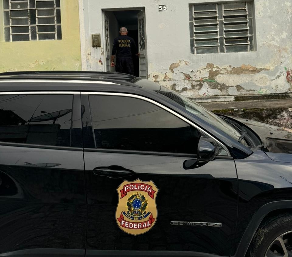Para a Operação Conexão Suriname, foram empregados aproximadamente 45 policiais federais e 16 fiscais da SEFAZ/PE/Foto: Reprodução/PF Para a Operação Conexão Suriname, foram empregados aproximadamente 45 policiais federais e 16 fiscais da SEFAZ/PE/Foto: Reprodução/PF