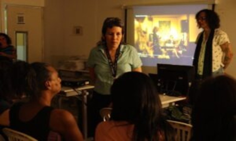 Intitulada "Arte e Beleza: estratégias de resistência e existência", a aula inaugural foi conduzida por Brenda Bazante, uma mulher trans, mestra em Artes Visuais e docente/Foto: Divulgação Intitulada "Arte e Beleza: estratégias de resistência e existência", a aula inaugural foi conduzida por Brenda Bazante, uma mulher trans, mestra em Artes Visuais e docente/Foto: Divulgação